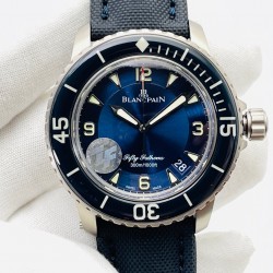 ZF Factory典藏精品【雄浑宽厚，大家风范】宝珀超级夜光，宽厚的表壳设计，优雅的蓝宝石表圈，成就潜水鼻祖！是一款难得的腕表！1⃣️【技术难点】采用蓝宝石打造的表圈口是腕表最有价值的部分，蓝宝石的硬度相当，脆点诡异，十分难处理，要达到原装灵气逼人且纤薄有力的效果，成品率只能控制在3到5层左右。2⃣️【精髓所在】霸气侧漏的表壳做工十分精湛，每一道抛光或是拉丝，都经过ZF制表师耐心的处理。确保效果和神韵都能和正品相随。ZF出品，必属精品。50寻，您值得拥有！