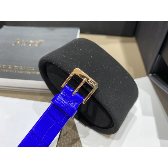 全网女生听我的!买它…❤️。 伯爵“时来运转”顶级奢侈品入门款第一眼看到它的时候我一眼就中,首先是外观设计足够百搭,旋转式表圈可自由转动,外层一圈可来回转动 很有寓意、一起“转动,遇见非凡”。百搭中号34尺寸!上手很秀气,彩色鳄鱼皮可轻松拆卸 看上去就高端,机芯采用瑞士进口石英机芯,螺旋式表圈316L精钢打磨抛光 表面光亮如镜、表盘内圈钻石刻度 11颗⭕️圆形美钻、外圈42颗圆形美钻 全网女生听我的!买它…❤️。 伯爵“时来运转”顶级奢侈品入门款第一眼看到它的时候我一眼就中,首先是外观设计足够百搭,旋转式表圈可自由转动,外层一圈可来回转动 很有寓意、一起“转动,遇见非凡”。百搭中号34尺寸!上手很秀气,彩色鳄鱼皮可轻松拆卸 看上去就高端,机芯采用瑞士进口石英机芯,螺旋式表圈316L精钢打磨抛光 表面光亮如镜、表盘内圈钻石刻度 11颗⭕️圆形美钻、外圈42颗圆形美钻
