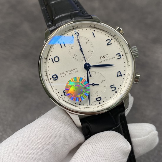 IWC 万国 葡萄牙系列 zf厂 自动机械计时跑秒腕表3714 IW371445 手表 男表 精钢拉丝表壳 三维扫描正品开模 厚度与正品一样12.3mm 直径40.9mm 穹型高通透蓝宝石镜面镀蓝膜 7750 订制自动机械计时码机芯 真皮表带(可选购真鳄鱼皮表带) 折叠扣 葡计 蓝针 手表 出货实拍 IWC 万国 葡萄牙系列 zf厂 自动机械计时跑秒腕表3714 IW371445 手表 男表 精钢拉丝表壳 三维扫描正品开模 厚度与正品一样12.3mm 直径40.9mm 穹型高通透蓝宝石镜面镀蓝膜 7750 订制自动机械计时码机芯 真皮表带(可选购真鳄鱼皮表带) 折叠扣 葡计 蓝针 手表 出货实拍