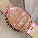 品牌:宝玑-Breguet ™️系列:珠宝系列 现推出石英版本 宝玑GJ29BB8924/5D58 雕花珍珠贝母 镶钻 女士腕表表壳电镀18K金鹅卵形表壳,外缘镶嵌24颗明亮式切割钻石和一颗日本Akoya 海水珍珠。尺寸:34.4 x 28.7毫米。表盘为玑镂刻花珍珠母贝。12点位置镶嵌宝玑铭牌。偏心小时刻度环,3点、6点、9点和12点位置设有钻石时标。宝玑经典针尖镂空式蓝钢指针。镌刻编号和Breguet隐形签名。丝缎表带,搭配折叠镶钻表扣。 品牌:宝玑-Breguet ™️系列:珠宝系列 现推出石英版本 宝玑GJ29BB8924/5D58 雕花珍珠贝母 镶钻 女士腕表表壳电镀18K金鹅卵形表壳,外缘镶嵌24颗明亮式切割钻石和一颗日本Akoya 海水珍珠。尺寸:34.4 x 28.7毫米。表盘为玑镂刻花珍珠母贝。12点位置镶嵌宝玑铭牌。偏心小时刻度环,3点、6点、9点和12点位置设有钻石时标。宝玑经典针尖镂空式蓝钢指针。镌刻编号和Breguet隐形签名。丝缎表带,搭配折叠镶钻表扣。
