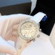 时光淙淙,细品每一刻芳香醇厚。欧米茄超霸系列38mm“卡布奇诺”有着双色的表盘配色,3个椭圆形小表盘的设计也令人眼前一亮。316精钢表壳福独特和欧米茄独特的Sedna️18K金搭配,整个表壳外圈镶钻,显得璀璨耀眼,匠具独心的双重表圈设计将钻石的闪亮光泽与超霸原型表款的运动精神完美融合,简直太显精致时髦感了!如此传奇的它颜值真的超能打,此款配色真的很治愈,不仅颜色百搭,完全不挑肤色! 时光淙淙,细品每一刻芳香醇厚。欧米茄超霸系列38mm“卡布奇诺”有着双色的表盘配色,3个椭圆形小表盘的设计也令人眼前一亮。316精钢表壳福独特和欧米茄独特的Sedna️18K金搭配,整个表壳外圈镶钻,显得璀璨耀眼,匠具独心的双重表圈设计将钻石的闪亮光泽与超霸原型表款的运动精神完美融合,简直太显精致时髦感了!如此传奇的它颜值真的超能打,此款配色真的很治愈,不仅颜色百搭,完全不挑肤色!