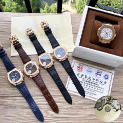 百达翡丽 Patek Philippe 鹦鹉螺系列，精品男士腕表，多功能设计，技艺精湛，独具匠心，尊贵大气，绅士风范。采用全自动机械机芯，顶级316精钢表壳，进口小牛皮表带，矿物质超强镜面，尺寸43-13