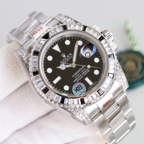 ROLEX 劳力士 顶级玩物 用劳力士最经典的潜航系列水鬼作为原型,经过圈口钻石的二次改装,精致动人!西铁城全自动机械机芯,超强夜光字面,尺寸40mm! ROLEX 劳力士 顶级玩物 用劳力士最经典的潜航系列水鬼作为原型,经过圈口钻石的二次改装,精致动人!西铁城全自动机械机芯,超强夜光字面,尺寸40mm!