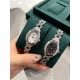 卡地亚-Cartier❥镂空托月盘的卡地亚沙特限量版❥316精钢材质❥进口石英机芯❥表盘直径30mm,厚度7.5mm❥相信懂表的老玩家们都清楚,先有他的雏形后才有那万人空巷的蓝气球的诞生 ,前沿~佛系XX厂家走访瑞士民间收藏坊才淘到这难得的限量版宝贝,一比一重新开模定制,最大限度的还原臻品 表壳三件套都与正品通用,玻璃3点位月牙斜度是cnc雕刻,并非用模具压制 卡地亚-Cartier❥镂空托月盘的卡地亚沙特限量版❥316精钢材质❥进口石英机芯❥表盘直径30mm,厚度7.5mm❥相信懂表的老玩家们都清楚,先有他的雏形后才有那万人空巷的蓝气球的诞生 ,前沿~佛系XX厂家走访瑞士民间收藏坊才淘到这难得的限量版宝贝,一比一重新开模定制,最大限度的还原臻品 表壳三件套都与正品通用,玻璃3点位月牙斜度是cnc雕刻,并非用模具压制