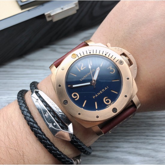 沛纳海--PANERAI 隆重登场 沛纳海一直深受男士喜欢 因为他具有独特风味 戴上手的的手感非常悦目 凸显出男士的魅力 采用全自动机械机芯 ,316精钢表壳,水晶蓝光玻璃镜面敖,手表尺寸44mm,进口小牛皮材质表带 沛纳海--PANERAI 隆重登场 沛纳海一直深受男士喜欢 因为他具有独特风味 戴上手的的手感非常悦目 凸显出男士的魅力 采用全自动机械机芯 ,316精钢表壳,水晶蓝光玻璃镜面敖,手表尺寸44mm,进口小牛皮材质表带