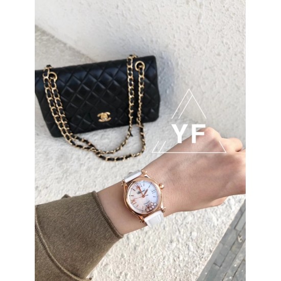 实拍《YF》萧邦(五钻小号无日历)HAPPY DIAMONDS 七彩圣诞主题 符合接下来圣诞跨年的气氛 每一颗钻石都是最好的礼物 心向自由 与快乐不期而遇。 实拍《YF》萧邦(五钻小号无日历)HAPPY DIAMONDS 七彩圣诞主题 符合接下来圣诞跨年的气氛 每一颗钻石都是最好的礼物 心向自由 与快乐不期而遇。