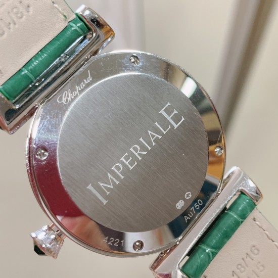 实拍 萧邦 IMPERlALE系列 36毫米自动机械腕表 本系列最尊贵的珠宝系列 演绎大胆果敢的征服精神 细节玩味光彩全网唯一最新专柜版本 无疑了 认准独家实拍 萧邦一直都是女表界的主角大腕儿 当然价格也是全网最贵的 物超所值 美洲鳄鱼皮 真的很高级 实拍 萧邦 IMPERlALE系列 36毫米自动机械腕表 本系列最尊贵的珠宝系列 演绎大胆果敢的征服精神 细节玩味光彩全网唯一最新专柜版本 无疑了 认准独家实拍 萧邦一直都是女表界的主角大腕儿 当然价格也是全网最贵的 物超所值 美洲鳄鱼皮 真的很高级