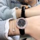 萧邦新款鸟巢, 最新贝母表盘LHEUR DU DIAMANT珠宝镶系列,全套精钢镂空打造,光滑精致无暇,采用最新手法三爪镶石工艺,与原装正品一致,尺寸及细节完美至无可挑剔,表扣呈现的弧度与镂空的鸟巢壳身完美绝配。 萧邦新款鸟巢, 最新贝母表盘LHEUR DU DIAMANT珠宝镶系列,全套精钢镂空打造,光滑精致无暇,采用最新手法三爪镶石工艺,与原装正品一致,尺寸及细节完美至无可挑剔,表扣呈现的弧度与镂空的鸟巢壳身完美绝配。
