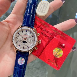 全新海马月相闪亮登场————爱你，便想为你摘星揽月2023最新欧米茄海马系列月相至臻天文台为告白季而诞生✨惟妙惟肖的月相设计，搭配独特的锆石刻度饰于珍珠贝母表盘，逼真重现月球真实景象，将宇宙之美凝聚在方寸之间。37mm的表径，蓝宝石防刮镜面，让爱意在腕间生动呈现。