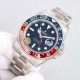 ROLEX 劳力士 GMT格林尼治 采用专柜机芯3285一体机芯蓝游丝和原版同样通过调试时针快跳调整日历的功能瞬跳，和原版一样的GMT双时区表针在底部时针上面的第二层，由下到上的顺序为：时针-双时区针-分钟-秒钟。[666][666]本次可乐/国米圈可以说是95%以上的相似度/在各个角度均有这个95%水准。后续有详细颜色对比。本次圈口为独立开发，区别于市面上的任何版本。[强]表盘/指针/玻璃/表壳就不再一一赘述，原装一比一开模制作，保持大厂工艺水准。