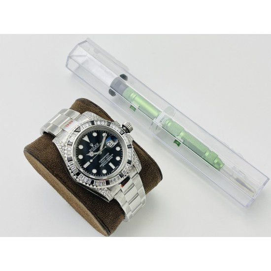 【VRS Factory2022墙裂推荐 市场最高版本】奢华大作,劳力士Rolex SUB潜航者后镶钻定制版!是奢华闪耀与永不退色的融合,更是经典潮流的不二之选!1⃣️【表壳】直径40MM。每一颗钻石/彩宝均来自奥地利(施华洛世奇原产地)经过严格的筛选,确保颜色,大小,火彩统一,专业珠宝镶嵌师精心镶嵌。2⃣️【表带】跟官网同步,904L蚝式钢完美还原坚固耐用的优良血统,效果可媲美原装。3⃣️【机芯】采用复刻界的机芯之王——搭配3135自动上旋机芯。VRS Factory匠心力作 敬请各路表友品鉴! 【VRS Factory2022墙裂推荐 市场最高版本】奢华大作,劳力士Rolex SUB潜航者后镶钻定制版!是奢华闪耀与永不退色的融合,更是经典潮流的不二之选!1⃣️【表壳】直径40MM。每一颗钻石/彩宝均来自奥地利(施华洛世奇原产地)经过严格的筛选,确保颜色,大小,火彩统一,专业珠宝镶嵌师精心镶嵌。2⃣️【表带】跟官网同步,904L蚝式钢完美还原坚固耐用的优良血统,效果可媲美原装。3⃣️【机芯】采用复刻界的机芯之王——搭配3135自动上旋机芯。VRS Factory匠心力作 敬请各路表友品鉴!
