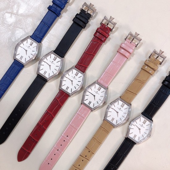 实拍 江诗丹顿-Vacheron Constantin 作为世界上历史悠久的钟表制造商从未停止生产,秉承悉力以赴,精益求精的品牌座右铭,其中有一款-Malte系列25530/000R-9742,经典酒桶型婉表,防磨水晶镜面,内部经反光处理,配置瑞士原装石英机芯,尺寸28.40*38.67毫米,厚度7.28毫米。表壳电镀18K白金/玫瑰金,表带有布绢带,牛皮带两种选择,针扣配带.市面最高版本,你值得拥有! 实拍 江诗丹顿-Vacheron Constantin 作为世界上历史悠久的钟表制造商从未停止生产,秉承悉力以赴,精益求精的品牌座右铭,其中有一款-Malte系列25530/000R-9742,经典酒桶型婉表,防磨水晶镜面,内部经反光处理,配置瑞士原装石英机芯,尺寸28.40*38.67毫米,厚度7.28毫米。表壳电镀18K白金/玫瑰金,表带有布绢带,牛皮带两种选择,针扣配带.市面最高版本,你值得拥有!