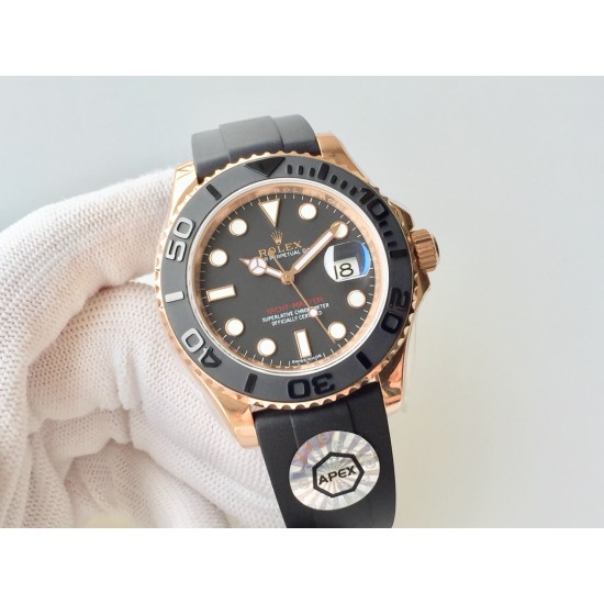 【APEX出品】劳力士YACHT-MASTER"116655"(YM金游艇)系列,40mm直径,表壳四个耳底钢印和正品一模一样表针的中轴相当出色,就连中轴处的铆钉都做得很乱真,搭配2824自动机械机芯,走时精准。镜面抛光双凹曲线面蓝宝石镜面,纯水刀切割,原版对应打磨拉丝处理,圈口一体成型(非蚀刻)铂金电镀刻度色泽均匀永不褪色,冰蓝色超亮夜光,圈口夜光珠镜面为双卜蓝宝石玻璃。原装表扣,扣内侧抛光腐蚀工艺钢印!APEX之作,致敬原版,挑战更好! 【APEX出品】劳力士YACHT-MASTER"116655"(YM金游艇)系列,40mm直径,表壳四个耳底钢印和正品一模一样表针的中轴相当出色,就连中轴处的铆钉都做得很乱真,搭配2824自动机械机芯,走时精准。镜面抛光双凹曲线面蓝宝石镜面,纯水刀切割,原版对应打磨拉丝处理,圈口一体成型(非蚀刻)铂金电镀刻度色泽均匀永不褪色,冰蓝色超亮夜光,圈口夜光珠镜面为双卜蓝宝石玻璃。原装表扣,扣内侧抛光腐蚀工艺钢印!APEX之作,致敬原版,挑战更好!