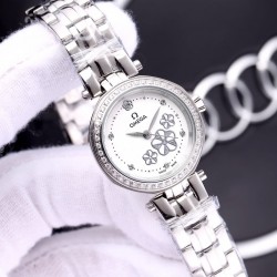OMEGA .【欧米茄】时尚女士石英腕表，表圈镶嵌闪耀水钻，尽显优雅，流畅的线条洋溢着柔美灵动的女性韵味 优质精钢表带，搭配原装双按扣，精巧迷人，给你一种由内而外的自信，搭配独特的钢带设计，进口石英机芯，尺寸【26mm*9mm】