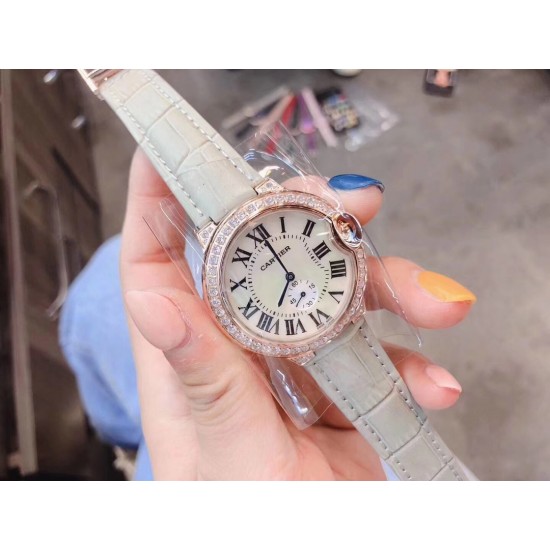 卡地亚 CARTIER 蓝气球奢华系列,316L精钢材质,简约又别具品味,摒弃了现代盛行的繁复华丽的修饰,以简约重新诠释唯美,打造独家高品质,采用高级珍珠贝母制作出表盘,优雅精致高贵气质尽显无漏。尺寸36mm*12mm。 卡地亚 CARTIER 蓝气球奢华系列,316L精钢材质,简约又别具品味,摒弃了现代盛行的繁复华丽的修饰,以简约重新诠释唯美,打造独家高品质,采用高级珍珠贝母制作出表盘,优雅精致高贵气质尽显无漏。尺寸36mm*12mm。