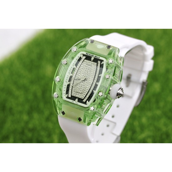 实拍 理查德•米勒清凉夏日最新款RichardMille RM 07-02✨酒桶形表壳由整块绿色由有机玻璃打造而成,配用原装西铁城全自动机芯,顶级橡树表带。尺寸为46mmx32mmx14mm。表壳加工无论从工程还是技术角度都堪称挑战,没有丝毫容错空间。女装腕表以著名的鸡尾酒及其蕴含的精神思潮为灵感。 实拍 理查德•米勒清凉夏日最新款RichardMille RM 07-02✨酒桶形表壳由整块绿色由有机玻璃打造而成,配用原装西铁城全自动机芯,顶级橡树表带。尺寸为46mmx32mmx14mm。表壳加工无论从工程还是技术角度都堪称挑战,没有丝毫容错空间。女装腕表以著名的鸡尾酒及其蕴含的精神思潮为灵感。