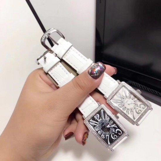 法兰克穆勒-Franck muller- 全新款升级版长岛系列 女士腕表 进口石英机芯 316L精钢表壳 真牛皮表带 本款腕表备受时尚女性喜爱,在不同的场合映耀着她们各自的独特个性与迷人风华 法兰克穆勒-Franck muller- 全新款升级版长岛系列 女士腕表 进口石英机芯 316L精钢表壳 真牛皮表带 本款腕表备受时尚女性喜爱,在不同的场合映耀着她们各自的独特个性与迷人风华