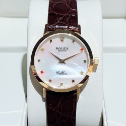 实拍 劳力士2020新品女性腕表 高级腕表ROLEX，一见倾心。劳力士切利尼女款奢华版惊艳上市，表面镶嵌12颗施洛华世奇彩钻，蕴意生命多姿多彩。表盘32尺寸，适配所有女神的手腕。手表搭载进口9015机芯，厚度仅为8毫米，足够薄，让您佩戴更舒适！