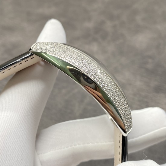 Franck Muller 法兰克穆勒满钻 FM 法穆兰 Casablanca系列 8880 B SC DT自动机械腕表 酒桶形精钢抛光表壳 穹型蓝宝石镜面 镜面与表壳完美拼合 镶嵌施华洛世奇水晶表盘 日历窗口镶嵌放大镜 日本西铁城8205自动机械机芯 客户定制美洲鳄鱼皮表带 针扣 39.5mmX55.3mm 出货实拍 Franck Muller 法兰克穆勒满钻 FM 法穆兰 Casablanca系列 8880 B SC DT自动机械腕表 酒桶形精钢抛光表壳 穹型蓝宝石镜面 镜面与表壳完美拼合 镶嵌施华洛世奇水晶表盘 日历窗口镶嵌放大镜 日本西铁城8205自动机械机芯 客户定制美洲鳄鱼皮表带 针扣 39.5mmX55.3mm 出货实拍