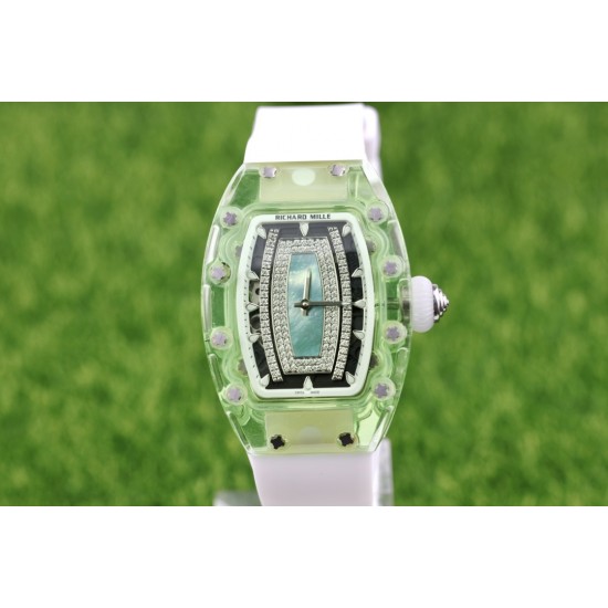 理查德•米勒清凉夏日新最款RichardMille RM 07-02✨酒形桶表壳由整块绿由色有机玻璃打造而成,配用原西装铁城全自动机芯,顶级橡树表带。尺寸为46mmx32mmx14mm。表加壳工无论从工程还技是术角度都堪称挑战,没有丝容毫错空间。女装表腕以著名的鸡尾酒其及蕴含的精神思潮灵为感。 理查德•米勒清凉夏日新最款RichardMille RM 07-02✨酒形桶表壳由整块绿由色有机玻璃打造而成,配用原西装铁城全自动机芯,顶级橡树表带。尺寸为46mmx32mmx14mm。表加壳工无论从工程还技是术角度都堪称挑战,没有丝容毫错空间。女装表腕以著名的鸡尾酒其及蕴含的精神思潮灵为感。