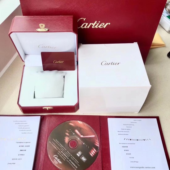 实拍 卡地亚CARTIER山度士系列W2009251女士瑞士石英手表,三码合一 表盘女款直径38.5mm30.3mm,男款表盘直径44.6*34.6mm 手表厚度超薄0.5mm,搭载瑞士ETA石英机芯 ,超强蓝宝石玻璃镜面,度玫瑰金方形表盘,罗马数字时刻度,316精钢表壳,原装精钢磨砂折叠表扣,法国原装进口美洲高光鳄鱼皮黑色表带 闪耀夺目!大气时尚! 实拍 卡地亚CARTIER山度士系列W2009251女士瑞士石英手表,三码合一 表盘女款直径38.5mm30.3mm,男款表盘直径44.6*34.6mm 手表厚度超薄0.5mm,搭载瑞士ETA石英机芯 ,超强蓝宝石玻璃镜面,度玫瑰金方形表盘,罗马数字时刻度,316精钢表壳,原装精钢磨砂折叠表扣,法国原装进口美洲高光鳄鱼皮黑色表带 闪耀夺目!大气时尚!