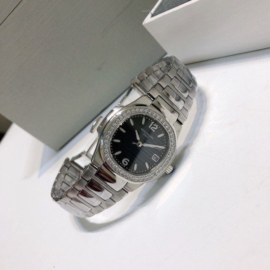 实拍 百达翡丽 鹦鹉系列机芯,瑞士石英女款.直径:32.5mm镜面:顶级蓝宝石镜面 材质:手工镶钻 字面超强夜光。精致表壳,搭配316L精钢带原庄专用扣。 实拍 百达翡丽 鹦鹉系列机芯,瑞士石英女款.直径:32.5mm镜面:顶级蓝宝石镜面 材质:手工镶钻 字面超强夜光。精致表壳,搭配316L精钢带原庄专用扣。