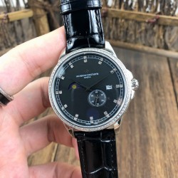 【 VACHERON CONSTANTIN 】江诗丹顿 贵族的艺术品！搭配进口机芯（0返修）台湾厂进口316精钢塑造！字面采用3D油压鱼鳞纹技术，立体感十足，搭配意大利进口小牛皮！耗时6个月打造壳身 堪称完美无缺，尺寸41mm。耐磨防刮蓝宝石双卜玻璃！超强防水50米！江诗丹顿历经风雨一直以来都是销量冠军，独特而奢华的设计风格广受好评，是成功魅力人士的首选，怒荐！