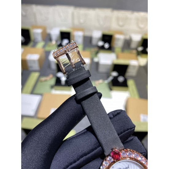 实拍 萧邦-Chopard,女士腕表 当华美珠宝邂逅钟表技艺,Chopard萧邦通过极致工艺将两者合一,奉献出绝世佳作 这件珠宝腕表作品凝聚了来自于Chopard萧邦珠宝工坊的工艺精华,将珠宝化身为腕表,绽放出无与伦比的璀璨光华 搭配进口石英 36mm 娟丝表带 实拍 萧邦-Chopard,女士腕表 当华美珠宝邂逅钟表技艺,Chopard萧邦通过极致工艺将两者合一,奉献出绝世佳作 这件珠宝腕表作品凝聚了来自于Chopard萧邦珠宝工坊的工艺精华,将珠宝化身为腕表,绽放出无与伦比的璀璨光华 搭配进口石英 36mm 娟丝表带