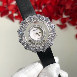 实拍 萧邦Happy Diamonds系列特别款 枫叶美丽并寓意着坚毅精神！即代表永恒爱情送给恋人，也代表对美好的回忆，可送给一路陪伴的朋友，还代表一种岁月的轮回。1比1超前做工同步首发！表面配置三块蓝宝石防刮玻璃，瑞士朗达机芯，尺寸：外径34mm内径14mm。表带14✖️12。