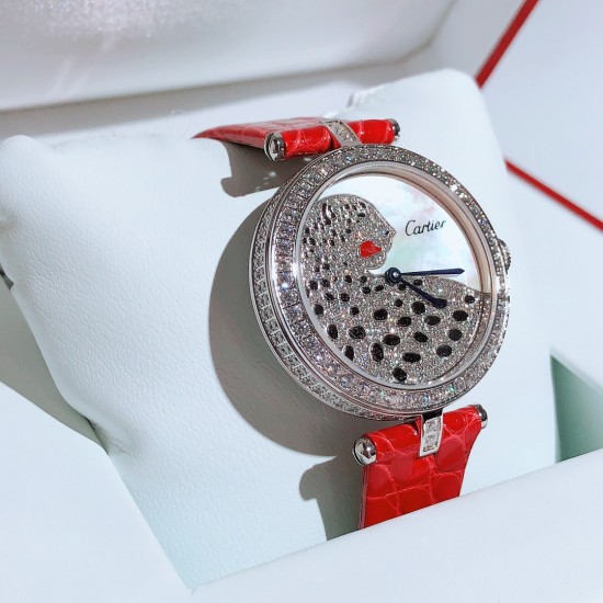 实拍 卡地亚-Cartier，狠货来袭，全真镶钻字面，瑞士石英机芯，加厚蓝宝石镜面[强]搭配美洲鳄鱼皮带[耶]尺寸35mm，超级漂亮、时尚不容错过！