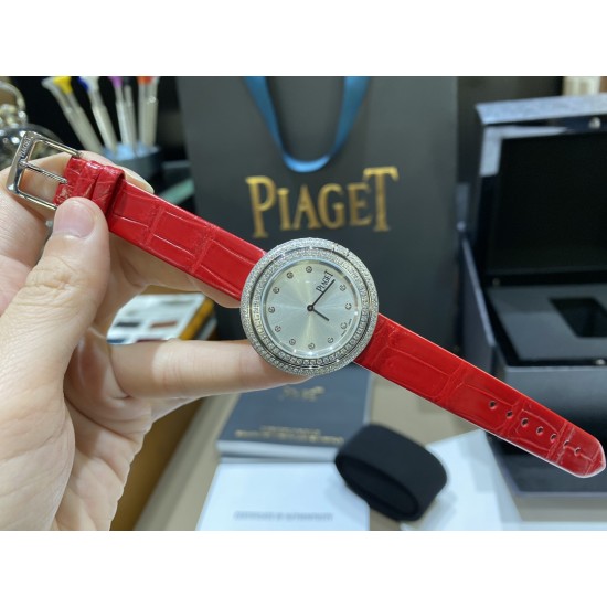 全网女生听我的!买它…❤️。 伯爵“时来运转”顶级奢侈品入门款第一眼看到它的时候我一眼就中,首先是外观设计足够百搭,旋转式表圈可自由转动,外层一圈可来回转动 很有寓意、一起“转动,遇见非凡”。百搭中号34尺寸!上手很秀气,彩色鳄鱼皮可轻松拆卸 看上去就高端,机芯采用瑞士进口石英机芯,螺旋式表圈316L精钢打磨抛光 表面光亮如镜、表盘内圈钻石刻度 11颗⭕️圆形美钻、外圈42颗圆形美钻 全网女生听我的!买它…❤️。 伯爵“时来运转”顶级奢侈品入门款第一眼看到它的时候我一眼就中,首先是外观设计足够百搭,旋转式表圈可自由转动,外层一圈可来回转动 很有寓意、一起“转动,遇见非凡”。百搭中号34尺寸!上手很秀气,彩色鳄鱼皮可轻松拆卸 看上去就高端,机芯采用瑞士进口石英机芯,螺旋式表圈316L精钢打磨抛光 表面光亮如镜、表盘内圈钻石刻度 11颗⭕️圆形美钻、外圈42颗圆形美钻