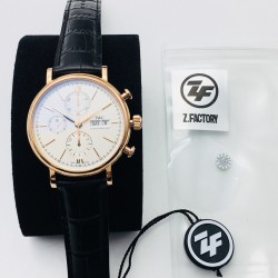 ZF Factory力作 万国IWC波涛菲诺系列多功能计时码表儒雅登场，修正市面之前所有版本的任何不足，优雅步调，姗姗来迟。【表壳】腕表尺寸42mmX13.5mm。ZF还原拥有完美圆形弧度的表壳，充斥着业界最高级的抛光打磨工艺，效果追赶正品。线条流畅，光泽闪耀。【机芯】采用稳定异常的上海7750机芯改原装Cal.79320型芯，不仅所有功能同步原装，操作手感也能吻合。【表带 扣】采用意大利小牛皮，搭配ZF出品最高版本的IWC万国折叠表扣ZF出品世界第二IWC波涛计时，友情各路表友品鉴！