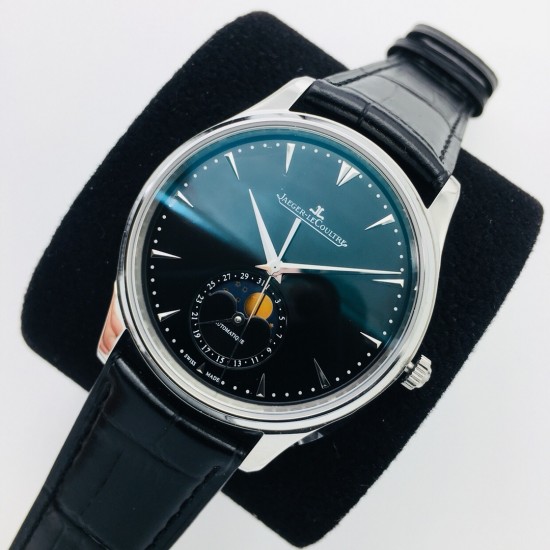 ZF【厚积“薄”发 年度大作】ZF新品,积家月相大师系列,表壳直径39mmX9.9mm与原装同步。六点钟的子盘拥有阳历阴历(月相)双期显示,月相一月转一圈,功能和正品一致。【技术突破】采用9015改积家自产Cal.925/1机芯,功能百分百同步原装自产机芯。走时稳定,素质坚挺。【细节突破】从侧面观察腕表盘面发现有微微的弧度,ZF为了达到这一效果,耗时费力多次调整模具,确保神韵和感觉能与原装相媲美。ZF积家月相大师,满足您对月相的一切美好情怀。 ZF【厚积“薄”发 年度大作】ZF新品,积家月相大师系列,表壳直径39mmX9.9mm与原装同步。六点钟的子盘拥有阳历阴历(月相)双期显示,月相一月转一圈,功能和正品一致。【技术突破】采用9015改积家自产Cal.925/1机芯,功能百分百同步原装自产机芯。走时稳定,素质坚挺。【细节突破】从侧面观察腕表盘面发现有微微的弧度,ZF为了达到这一效果,耗时费力多次调整模具,确保神韵和感觉能与原装相媲美。ZF积家月相大师,满足您对月相的一切美好情怀。