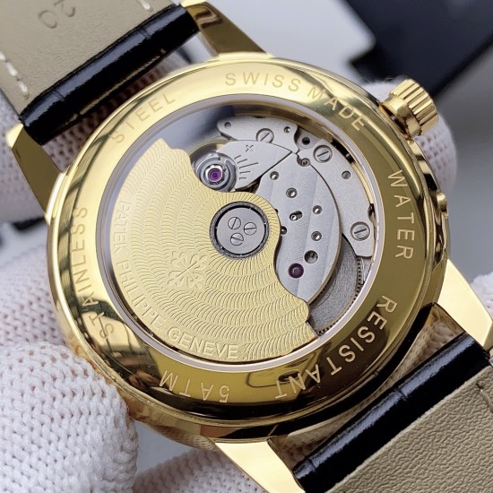 2020最新款式 百达翡丽 (实拍图)Patek Philippe 贵族的艺术品!搭配进口9100多功能机芯(0返修)功能(24小时,星期,星辰,月份)进口316精钢!搭配意大利进口小牛皮!原装折叠扣!尺寸42mm。耐磨防刮蓝宝石玻璃!超强防水50米!简约而不简单!你永远无法拥有一块百达翡丽,你只是在替你的后代保管他. ( 慎重承诺 : 产品实物光泽手感更佳精湛 字盘刻度栩栩如生 壳套工艺都是宗师级别轻身检验 加上新时代机器高技锻造 上手震撼尊贵非凡。你值得拥有!⚠️请认准独家品质 2020最新款式 百达翡丽 (实拍图)Patek Philippe 贵族的艺术品!搭配进口9100多功能机芯(0返修)功能(24小时,星期,星辰,月份)进口316精钢!搭配意大利进口小牛皮!原装折叠扣!尺寸42mm。耐磨防刮蓝宝石玻璃!超强防水50米!简约而不简单!你永远无法拥有一块百达翡丽,你只是在替你的后代保管他. ( 慎重承诺 : 产品实物光泽手感更佳精湛 字盘刻度栩栩如生 壳套工艺都是宗师级别轻身检验 加上新时代机器高技锻造 上手震撼尊贵非凡。你值得拥有!⚠️请认准独家品质