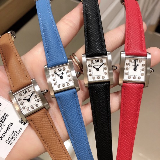 实拍卡地亚-CARTIER2020最新卡地亚法国坦克Cartier Tank Franaise系列,一款百搭性价比又高的手表 搭配全新专柜欧版风格定制的原厂表带,进口瑞士石英机芯。八角形表冠,镶嵌一颗凸圆形合成尖晶石,剑形蓝钢指针,蓝宝石水晶镜面,采用与原装一致的实心内罩,尺寸:25 x 20mm。佩戴舒适柔软服帖,上手显得高贵又典雅,很气质很女人独家货源。 实拍卡地亚-CARTIER2020最新卡地亚法国坦克Cartier Tank Franaise系列,一款百搭性价比又高的手表 搭配全新专柜欧版风格定制的原厂表带,进口瑞士石英机芯。八角形表冠,镶嵌一颗凸圆形合成尖晶石,剑形蓝钢指针,蓝宝石水晶镜面,采用与原装一致的实心内罩,尺寸:25 x 20mm。佩戴舒适柔软服帖,上手显得高贵又典雅,很气质很女人独家货源。