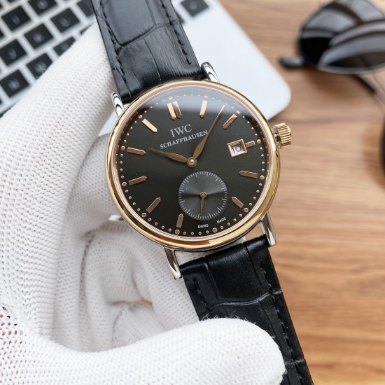 实物拍摄品牌：万国-IWC  类型：[酷]男士腕表表壳：316精钢（做工优质）表带：进口真牛皮/316精钢(两种可选)机芯：高级定制全自动机械机芯（走时稳定）玻璃：高级强化镀膜镜面尺寸：直径40mm，厚度12mm