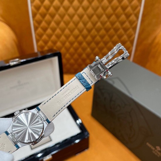 百达翡丽7010R最美鹦鹉螺32mm表徑精巧独特舷窗结构表壳,完美优雅风格,采用不锈钢18k镀玫瑰金。水平横纹浮雕图案的表盘。表圈镶嵌46颗 美洲鳄鱼皮表带 百达翡丽7010R最美鹦鹉螺32mm表徑精巧独特舷窗结构表壳,完美优雅风格,采用不锈钢18k镀玫瑰金。水平横纹浮雕图案的表盘。表圈镶嵌46颗 美洲鳄鱼皮表带