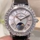 实拍 积家-Jaeger-LeCoultre DAZZLING RENDEZ- VOUS MOON约会系列月相珠宝腕表月之女神,是浪漫与柔美的象征,她掌管着大自然中的潮起潮落和季节更替,是艺术家与诗人们的灵感源泉,在温润莹亮的白色珍珠母贝映衬下,晶莹璀璨的钻石散发出夜空般的静谧之美,表圈镶嵌108颗 钻石,组成两个环绕表壳的同心圆。由36颗以爪镶工艺镶嵌的 钻石组成的外圈,为光芒闪耀的表圈营造出轻盈美妙的质感,尺寸36mm的精钢表壳搭配进口瑞士石英,采用蓝宝石水晶玻璃。 实拍 积家-Jaeger-LeCoultre DAZZLING RENDEZ- VOUS MOON约会系列月相珠宝腕表月之女神,是浪漫与柔美的象征,她掌管着大自然中的潮起潮落和季节更替,是艺术家与诗人们的灵感源泉,在温润莹亮的白色珍珠母贝映衬下,晶莹璀璨的钻石散发出夜空般的静谧之美,表圈镶嵌108颗 钻石,组成两个环绕表壳的同心圆。由36颗以爪镶工艺镶嵌的 钻石组成的外圈,为光芒闪耀的表圈营造出轻盈美妙的质感,尺寸36mm的精钢表壳搭配进口瑞士石英,采用蓝宝石水晶玻璃。