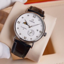 欧米茄（OMEGA）9点位带真星辰月相功能，直径40mmx11mm，内置全自动机械机芯，意大利小牛皮表带，背透工艺，能够透过腕表看到机芯内部！