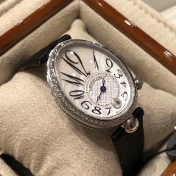 实拍 Breguet-宝玑那不勒斯皇后系列！      史上最强最美 超薄 最新升级版本 绝对值得拥有的一款 正品一致的拉丁料绢表带 蓝宝石拱桥弧形玻璃 表盘用天然白色珍珠母贝 阿拉伯数字时符 经典的蓝钢宝玑指针 6点位设有一颗水滴形钻石  机芯是586/1自动上链机  我们一直正品完美复刻 那不勒斯皇后款 绝对的女神气质名媛款 最重要的是百搭得来不失少女心 必入款❗带上一秒变女神，各种派对，晚会，聚会，约会，发布会，让你BlingBling。