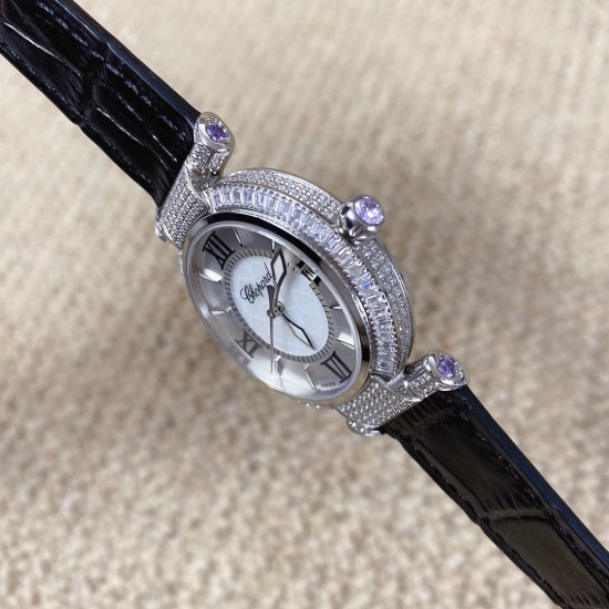 ★实拍 萧邦 CHOPARD IMPERIALE 系列腕表。独特风格带您走进一个新阶段并且成功塑造了崇尚自我表达和与众不同的生活化概念,316精钢材质,此表款全手工镶嵌施华洛世奇水晶钻,成为了美式奢侈生活风格的代表!进口石英机芯以及精细做工,佩戴贴手舒适,设计风格简约明朗。充满奢华璀璨的气息,光彩夺人、让你瞬间提升华丽的气质 ! ★实拍 萧邦 CHOPARD IMPERIALE 系列腕表。独特风格带您走进一个新阶段并且成功塑造了崇尚自我表达和与众不同的生活化概念,316精钢材质,此表款全手工镶嵌施华洛世奇水晶钻,成为了美式奢侈生活风格的代表!进口石英机芯以及精细做工,佩戴贴手舒适,设计风格简约明朗。充满奢华璀璨的气息,光彩夺人、让你瞬间提升华丽的气质 !