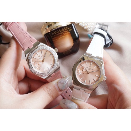 Vacheron Constantin江诗丹顿纵横四海系列OVERSEAS女款小号型2300v/2305v【表壳】表径3610.8mm 同步原装 质感细腻大方 蓝宝石镜面【字面】表盘经旭日纹缎面拉丝工艺处理 深邃优雅 18k金时标均带白色夜光涂层【机芯】CITIZEN8系列改Cal.5300机芯(机芯稳定零返修 )后原装18k纳米镀金质摆陀【表带扣】半马其他十字三片折叠式表扣 进口牛皮表带越欣赏 越懂欣赏 Vacheron Constantin江诗丹顿纵横四海系列OVERSEAS女款小号型2300v/2305v【表壳】表径3610.8mm 同步原装 质感细腻大方 蓝宝石镜面【字面】表盘经旭日纹缎面拉丝工艺处理 深邃优雅 18k金时标均带白色夜光涂层【机芯】CITIZEN8系列改Cal.5300机芯(机芯稳定零返修 )后原装18k纳米镀金质摆陀【表带扣】半马其他十字三片折叠式表扣 进口牛皮表带越欣赏 越懂欣赏