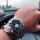 SJ出品 【品牌】劳力士--ROLEX 【类型】男士腕表 Y8【机芯】全自动机械机芯【材质】316L精钢表壳【表镜】矿物强化玻璃镜面【皮质】胶带/钢带(可选)【尺寸】直径40mm 厚度12mm【特性】潜航者系列,专门为潜水爱好者所设计的产品,时尚硬朗,个性独特 三杰精致推荐男士机械腕表 SJ为你精心挑选超真实实物图拍摄 SJ出品 【品牌】劳力士--ROLEX 【类型】男士腕表 Y8【机芯】全自动机械机芯【材质】316L精钢表壳【表镜】矿物强化玻璃镜面【皮质】胶带/钢带(可选)【尺寸】直径40mm 厚度12mm【特性】潜航者系列,专门为潜水爱好者所设计的产品,时尚硬朗,个性独特 三杰精致推荐男士机械腕表 SJ为你精心挑选超真实实物图拍摄