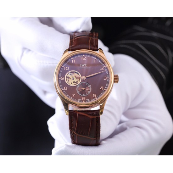 品牌：万国 IWC表带：真牛皮/316L精钢表带机芯：全自动机械机芯材料：矿物质超强镜面尺寸：直径41mm厚12mm！