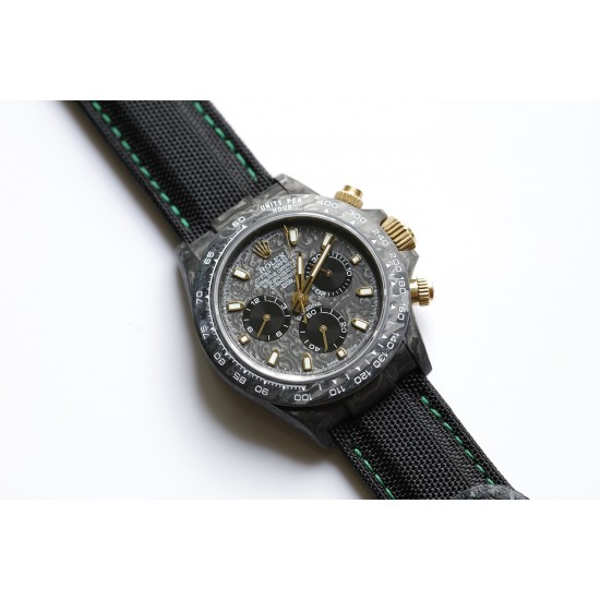 劳力士Rolex Daytona全碳纤维宇宙计时迪通拿横空出世 这款获得瑞士天文台认证的首款全碳纤迪通拿搭载全自动计时7750机械机芯 均调校测试 表盘配蜗形小秒针盘 蓝宝石抗刮损水晶镜面 碳纤维字面 完美复刻 原装同步魔术贴帆布带/橡树胶带 原装扣 更加柔软舒适 方便佩戴 爱不释手的劳力士迪通拿 品不完的一劳永逸!!! 劳力士Rolex Daytona全碳纤维宇宙计时迪通拿横空出世 这款获得瑞士天文台认证的首款全碳纤迪通拿搭载全自动计时7750机械机芯 均调校测试 表盘配蜗形小秒针盘 蓝宝石抗刮损水晶镜面 碳纤维字面 完美复刻 原装同步魔术贴帆布带/橡树胶带 原装扣 更加柔软舒适 方便佩戴 爱不释手的劳力士迪通拿 品不完的一劳永逸!!!