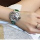 卡地亚 Cartier Ballon Bleu 蓝气球豹子系列腕表。316L精钢材质,瑞士石英机芯,瑰丽的腕表上搭配方形并缀有阳光放射纹的表盘,饰以密镶满钻的猎豹造型,豹脸的上方闪耀着电气石眼睛、黑漆斑纹以及时间显示因应移动上盖而显现或隐藏,如气球般轻盈、如蓝宝石般湛蓝,百搭典雅、奢华极致你值得拥有!!尺寸36mm*12mm。 卡地亚 Cartier Ballon Bleu 蓝气球豹子系列腕表。316L精钢材质,瑞士石英机芯,瑰丽的腕表上搭配方形并缀有阳光放射纹的表盘,饰以密镶满钻的猎豹造型,豹脸的上方闪耀着电气石眼睛、黑漆斑纹以及时间显示因应移动上盖而显现或隐藏,如气球般轻盈、如蓝宝石般湛蓝,百搭典雅、奢华极致你值得拥有!!尺寸36mm*12mm。