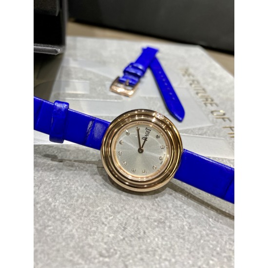全网女生听我的!买它…❤️。 伯爵“时来运转”顶级奢侈品入门款精致的 29mm尺寸大小!第一眼看到它的时候我一眼就中,首先是外观设计足够百搭,➕上外层一圈可来回转动 很有寓意、一起“转动,遇见非凡”。上手很秀气,彩色鳄鱼皮可轻松拆卸 看上去就高端,机芯采用瑞士进口石英机芯,螺旋式表圈316L精钢打磨抛光 表面光亮如镜、表盘内圈钻石刻度 11颗⭕️圆形美钻(约0.07克拉)外圈一颗圆形美钻(约0.05克拉) 全网女生听我的!买它…❤️。 伯爵“时来运转”顶级奢侈品入门款精致的 29mm尺寸大小!第一眼看到它的时候我一眼就中,首先是外观设计足够百搭,➕上外层一圈可来回转动 很有寓意、一起“转动,遇见非凡”。上手很秀气,彩色鳄鱼皮可轻松拆卸 看上去就高端,机芯采用瑞士进口石英机芯,螺旋式表圈316L精钢打磨抛光 表面光亮如镜、表盘内圈钻石刻度 11颗⭕️圆形美钻(约0.07克拉)外圈一颗圆形美钻(约0.05克拉)