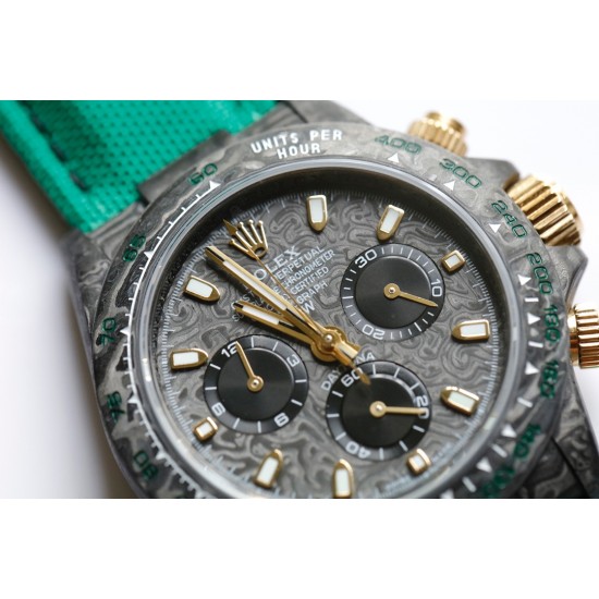 劳力士Rolex Daytona全碳纤维宇宙计时迪通拿横空出世 这款获得瑞士天文台认证的首款全碳纤迪通拿搭载全自动计时7750机械机芯 均调校测试 表盘配蜗形小秒针盘 蓝宝石抗刮损水晶镜面 碳纤维字面 完美复刻 原装同步魔术贴帆布带/橡树胶带 原装扣 更加柔软舒适 方便佩戴 爱不释手的劳力士迪通拿 品不完的一劳永逸!!! 劳力士Rolex Daytona全碳纤维宇宙计时迪通拿横空出世 这款获得瑞士天文台认证的首款全碳纤迪通拿搭载全自动计时7750机械机芯 均调校测试 表盘配蜗形小秒针盘 蓝宝石抗刮损水晶镜面 碳纤维字面 完美复刻 原装同步魔术贴帆布带/橡树胶带 原装扣 更加柔软舒适 方便佩戴 爱不释手的劳力士迪通拿 品不完的一劳永逸!!!