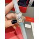 卡地亚-美国坦克-Cartier Tank Amricaine腕表,小号表款,三码合一。采用蓝宝水石晶镜面,瑞士石英机芯。原版开模,精钢表壳,八角形表冠,镶嵌一颗合成蓝色尖晶石,镀银表盘,剑形蓝钢指针,搭配原装光面折叠表扣,采用进口多色小牛皮。腕大表器优雅,深行受家青睐。表壳尺寸:34.80 x 19.00毫米。 卡地亚-美国坦克-Cartier Tank Amricaine腕表,小号表款,三码合一。采用蓝宝水石晶镜面,瑞士石英机芯。原版开模,精钢表壳,八角形表冠,镶嵌一颗合成蓝色尖晶石,镀银表盘,剑形蓝钢指针,搭配原装光面折叠表扣,采用进口多色小牛皮。腕大表器优雅,深行受家青睐。表壳尺寸:34.80 x 19.00毫米。