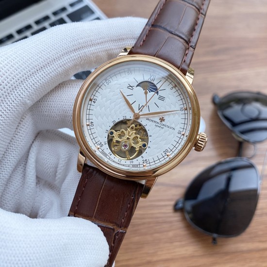 实物拍摄品牌：江诗丹顿 -Vacheron Constantin类型：[酷]男士腕表表壳：316精钢（做工优质）表带：进口真牛皮/316精钢（两种可选）机芯：高级定制全自动机械机芯（走时稳定）玻璃：高级强化镀膜镜面尺寸：直径41mm，厚度12.5mm